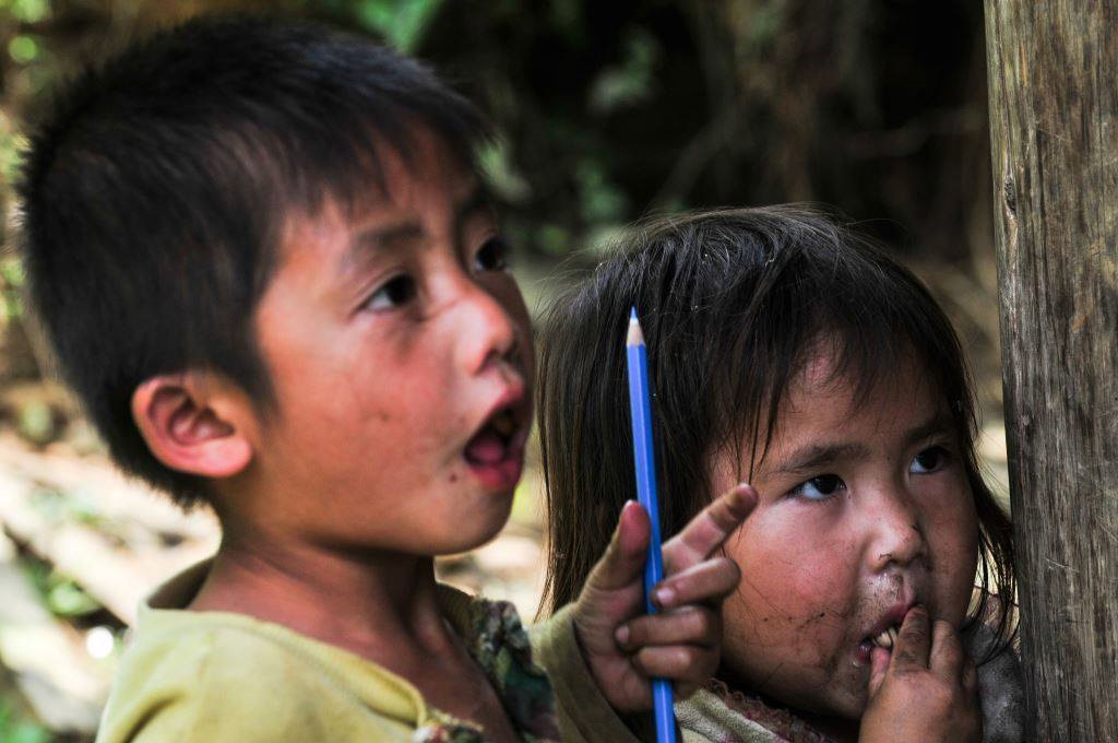 Enfants au crayon ©Christina Dacros